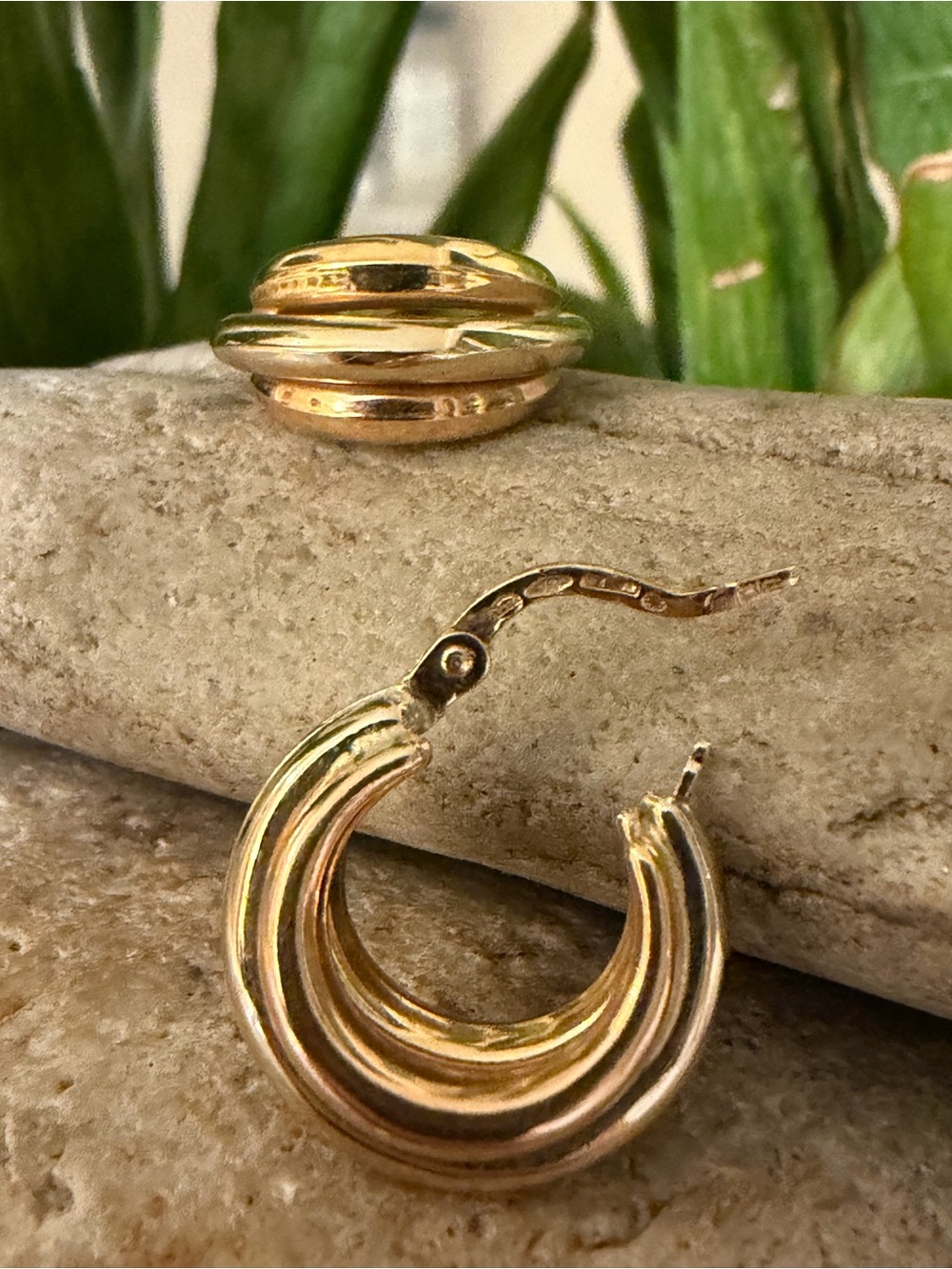 18 karat gold hoop earrings